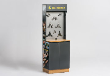 Leatherman locking floor display